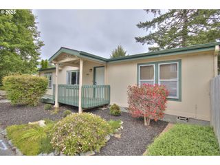 827 RANSOM Ave A, Brookings, OR 97415