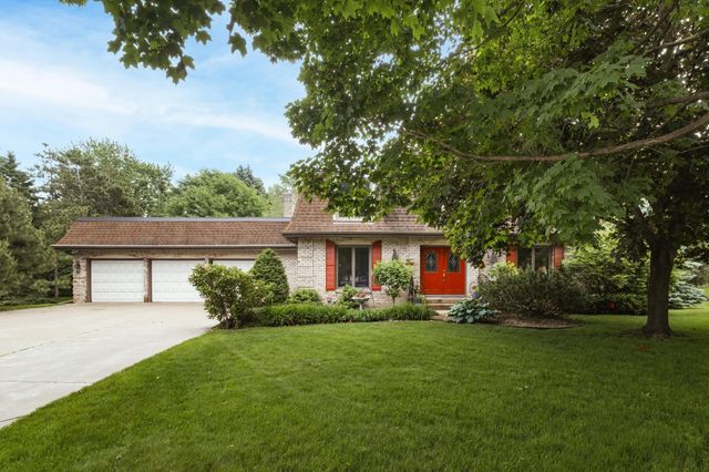 2999 Stinson Court, New Brighton, MN 55112