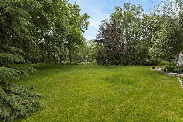 2999 Stinson Court, New Brighton, MN 55112