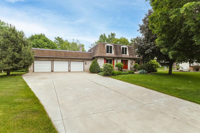 2999 Stinson Court, New Brighton, MN 55112