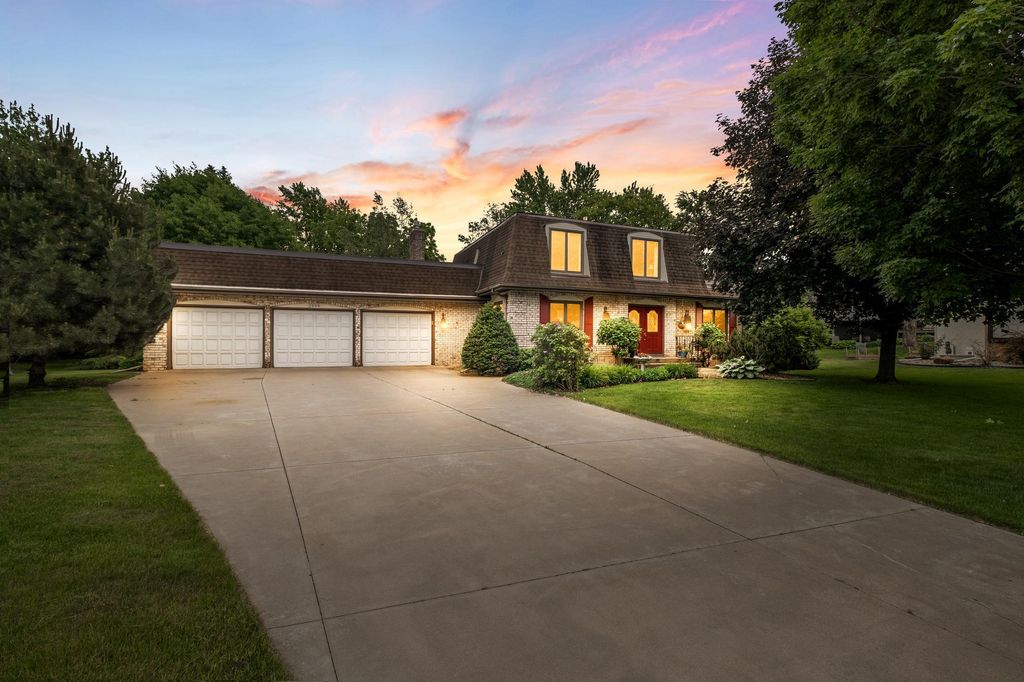 2999 Stinson Court, New Brighton, MN 55112