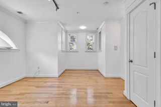 226 5TH ST SE #102, Washington, DC 20003