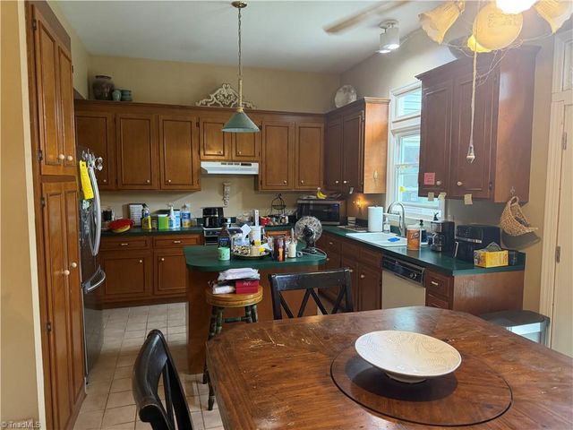140 White Oak Circle, Reidsville, NC 27320