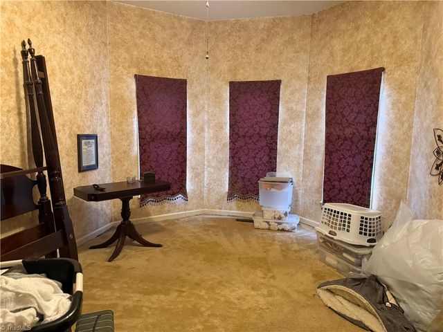 140 White Oak Circle, Reidsville, NC 27320