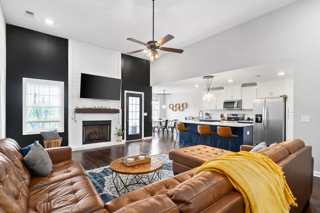 354 Wingfield Dr, Clarksville, TN 37043