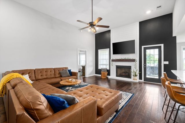 354 Wingfield Dr, Clarksville, TN 37043