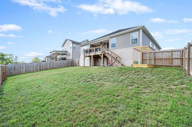 354 Wingfield Dr, Clarksville, TN 37043