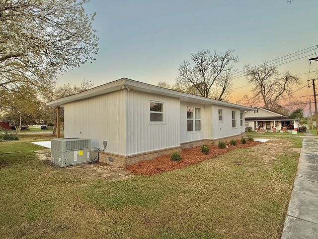 209 W Commerce Street, Hartford, AL 36344