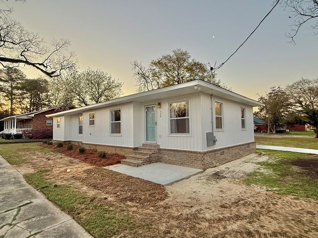 209 W Commerce Street, Hartford, AL 36344