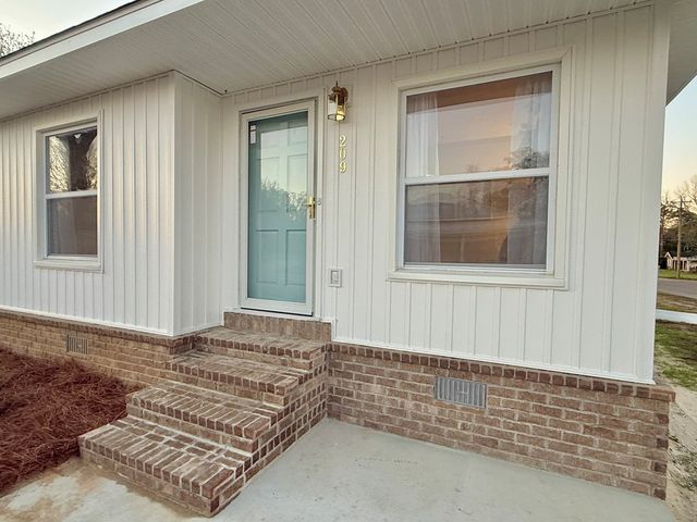 209 W Commerce Street, Hartford, AL 36344