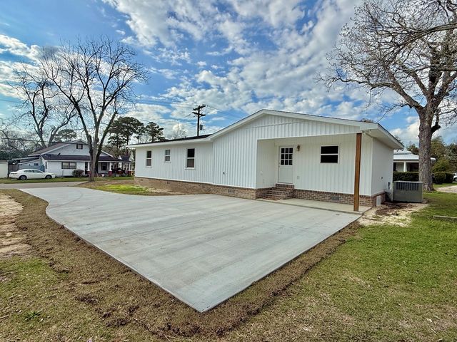 209 W Commerce Street, Hartford, AL 36344