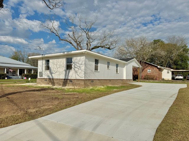 209 W Commerce Street, Hartford, AL 36344