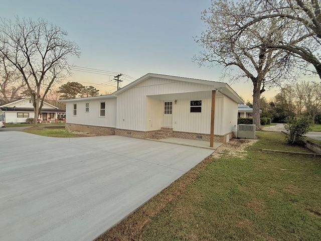 209 W Commerce Street, Hartford, AL 36344