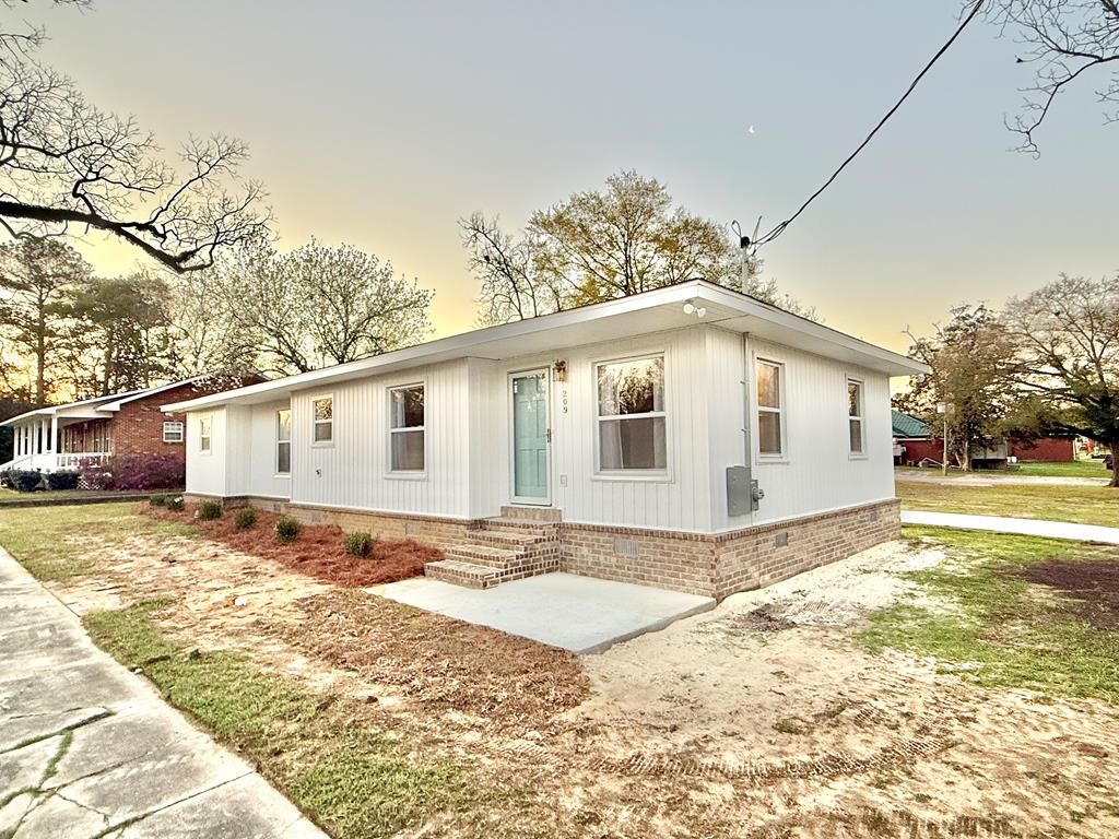 209 W Commerce Street, Hartford, AL 36344