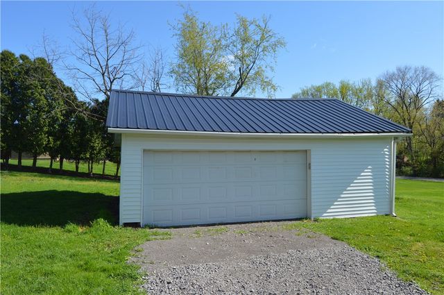 1701 Old Butler Rd, Shenango Twp, PA 16101