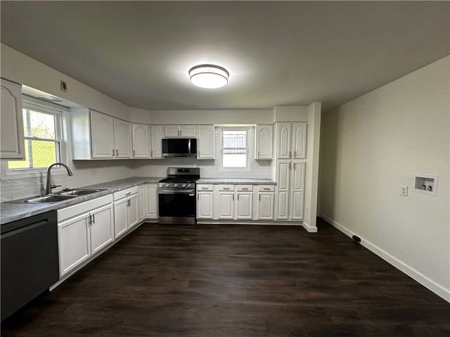 1701 Old Butler Rd, Shenango Twp, PA 16101