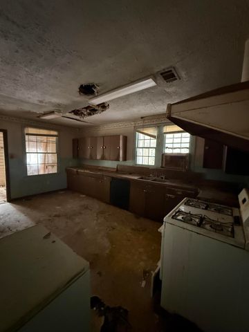 1104 John Paul Jones Ave, Leesville, LA 71446