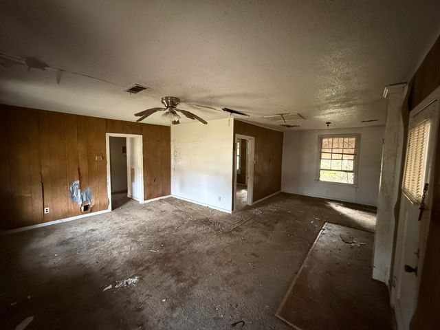 1104 John Paul Jones Ave, Leesville, LA 71446