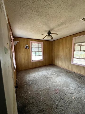 1104 John Paul Jones Ave, Leesville, LA 71446