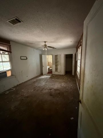 1104 John Paul Jones Ave, Leesville, LA 71446