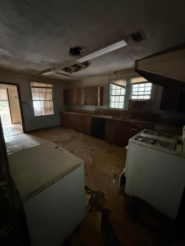 1104 John Paul Jones Ave, Leesville, LA 71446