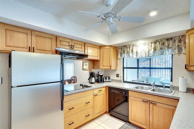 6004 VIVIENDA DRIVE 8, Bradenton, FL 34207