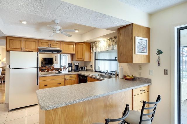 6004 VIVIENDA DRIVE 8, Bradenton, FL 34207