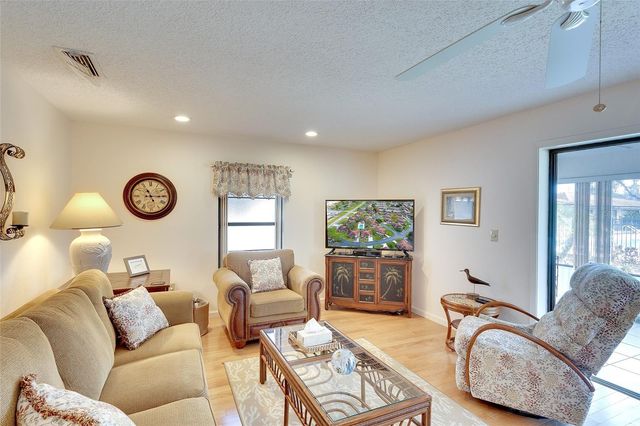 6004 VIVIENDA DRIVE 8, Bradenton, FL 34207