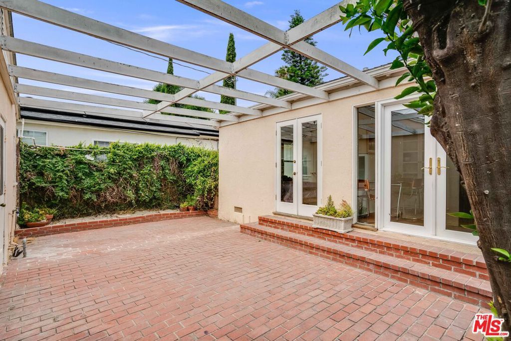 property-img