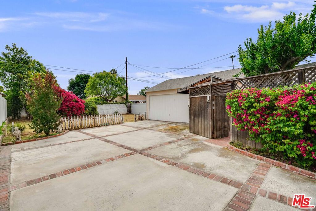 property-img