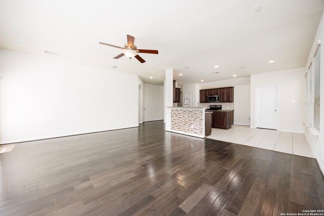 2900 Sunridge Dr, Schertz, TX 78154