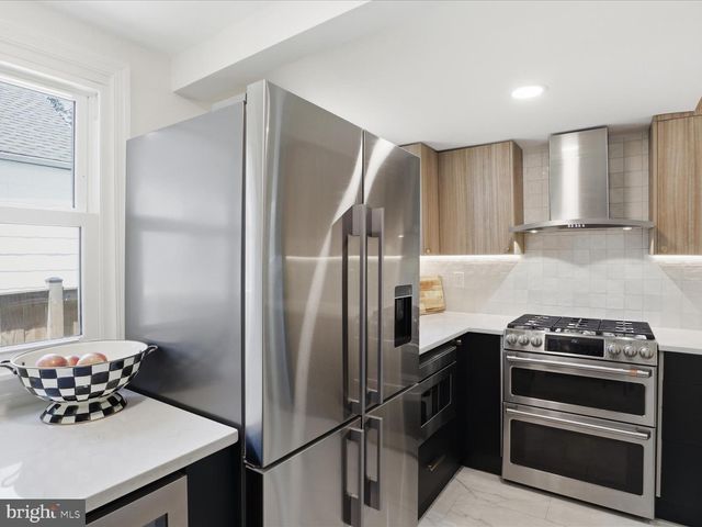 2113 S RANDOLPH ST, Arlington, VA 22204