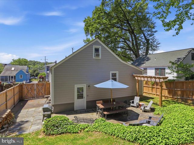 2113 S RANDOLPH ST, Arlington, VA 22204