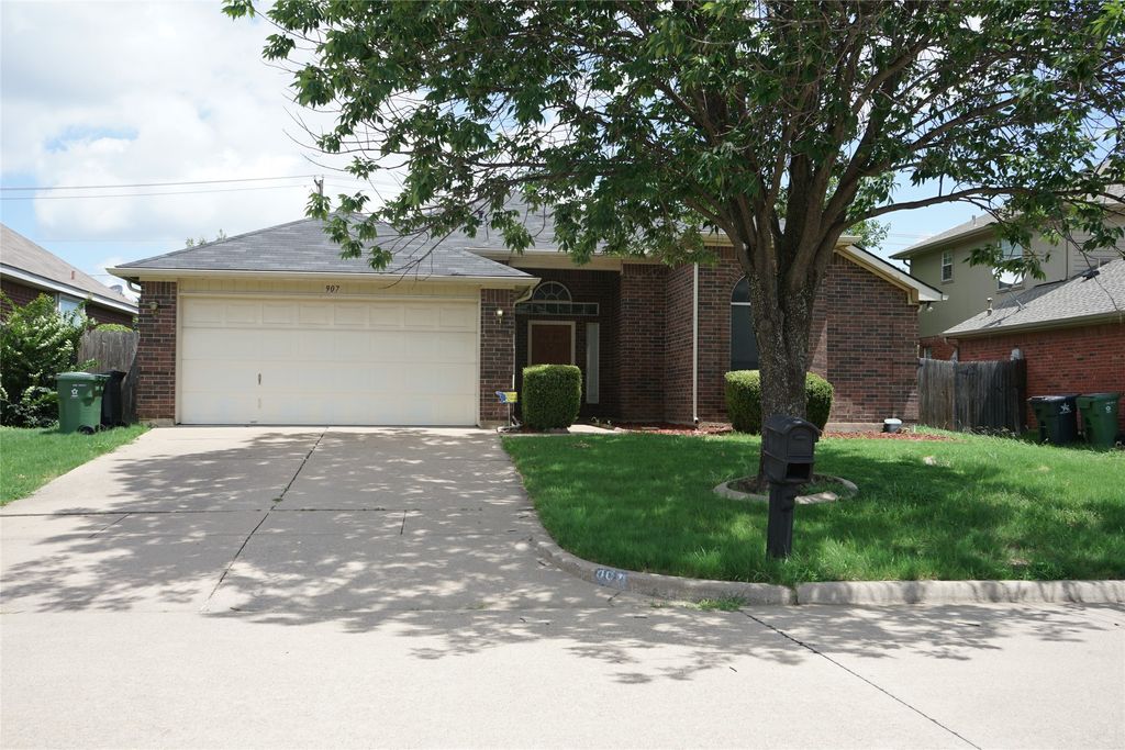 907 Winterwood Court, Arlington, TX 76017