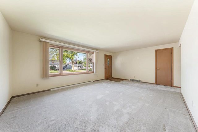 2721 N VIOLA STREET, Appleton, WI 54911