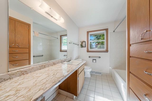 2721 N VIOLA STREET, Appleton, WI 54911
