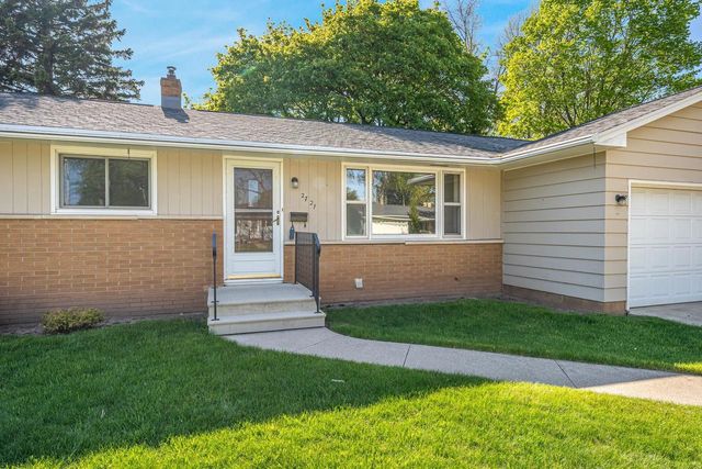 2721 N VIOLA STREET, Appleton, WI 54911
