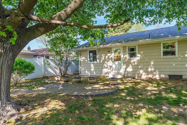 2721 N VIOLA STREET, Appleton, WI 54911