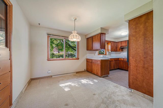 2721 N VIOLA STREET, Appleton, WI 54911
