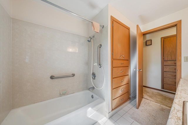 2721 N VIOLA STREET, Appleton, WI 54911