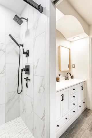 7 Greyhound Circle, Carmel, IN 46032