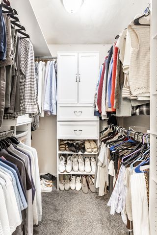 7 Greyhound Circle, Carmel, IN 46032