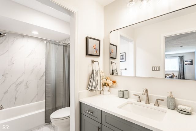 7 Greyhound Circle, Carmel, IN 46032