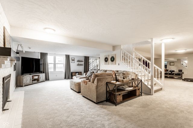 7 Greyhound Circle, Carmel, IN 46032