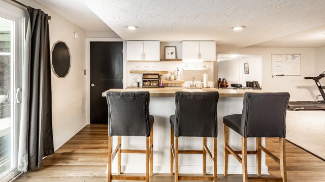 7 Greyhound Circle, Carmel, IN 46032