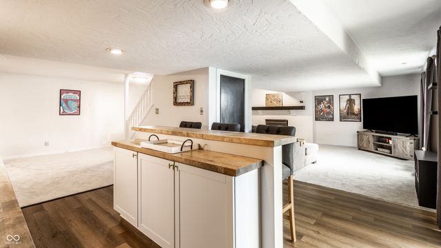 7 Greyhound Circle, Carmel, IN 46032