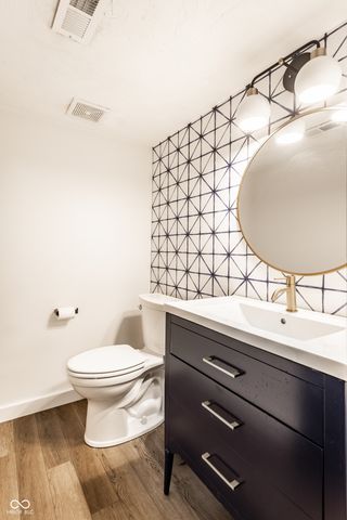 7 Greyhound Circle, Carmel, IN 46032