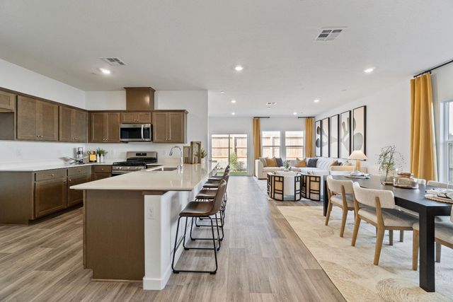 984 Deerhorn Drive W, Madera, CA 93636