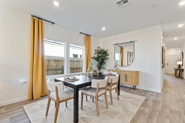 984 Deerhorn Drive W, Madera, CA 93636