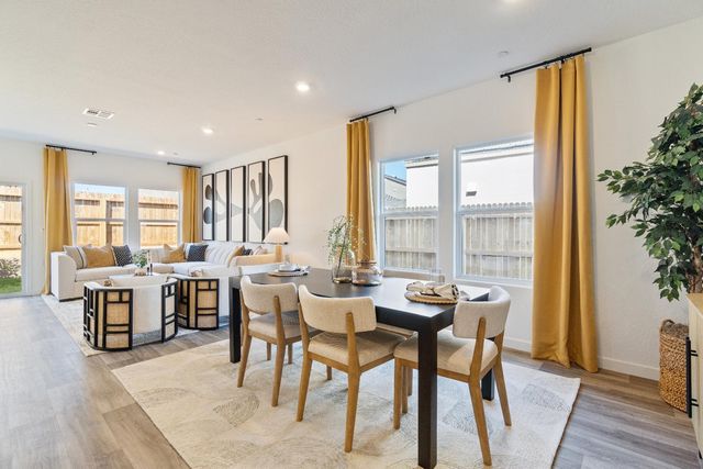 984 Deerhorn Drive W, Madera, CA 93636